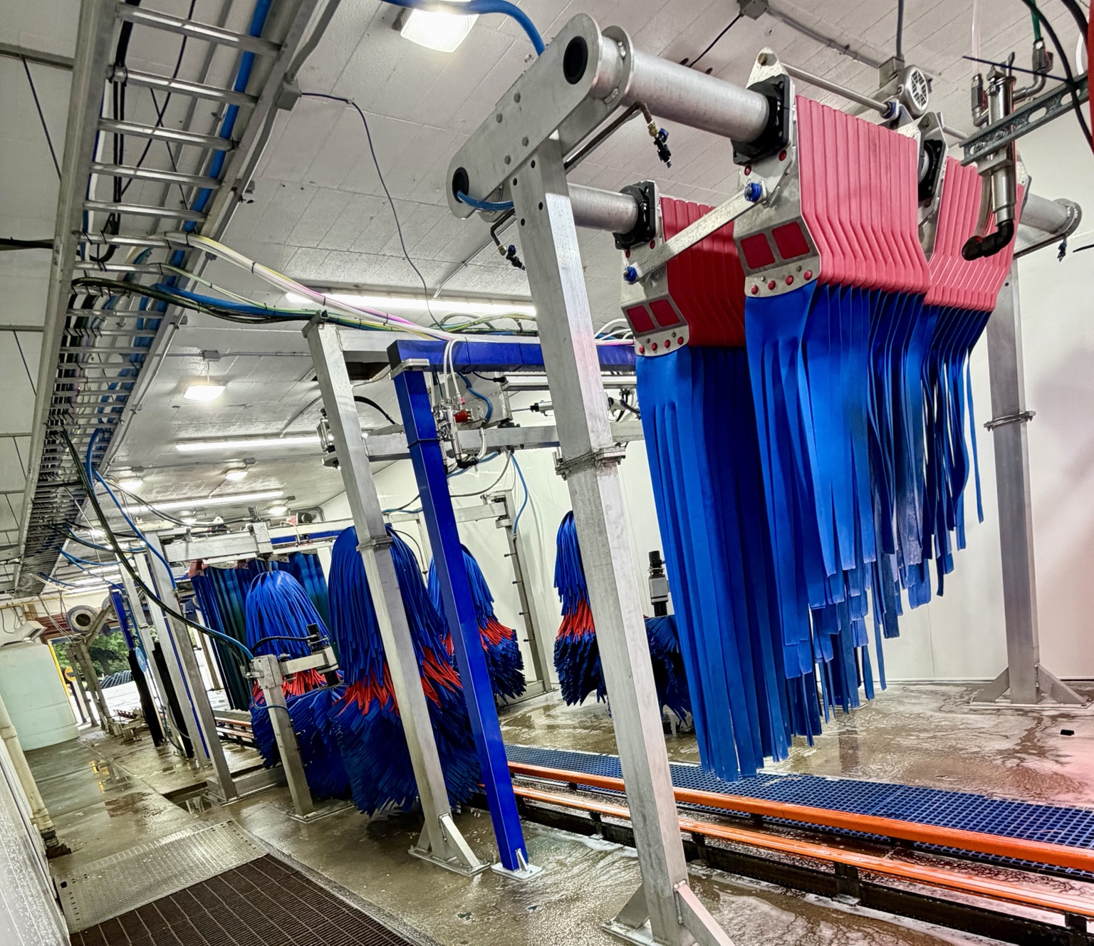 Modern Lyon Auto Wash wash equipment and ladder rack system