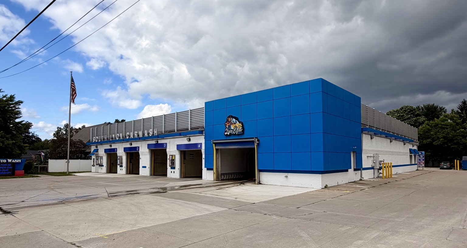 Exterior of Lyon Auto Wash in South Lyon